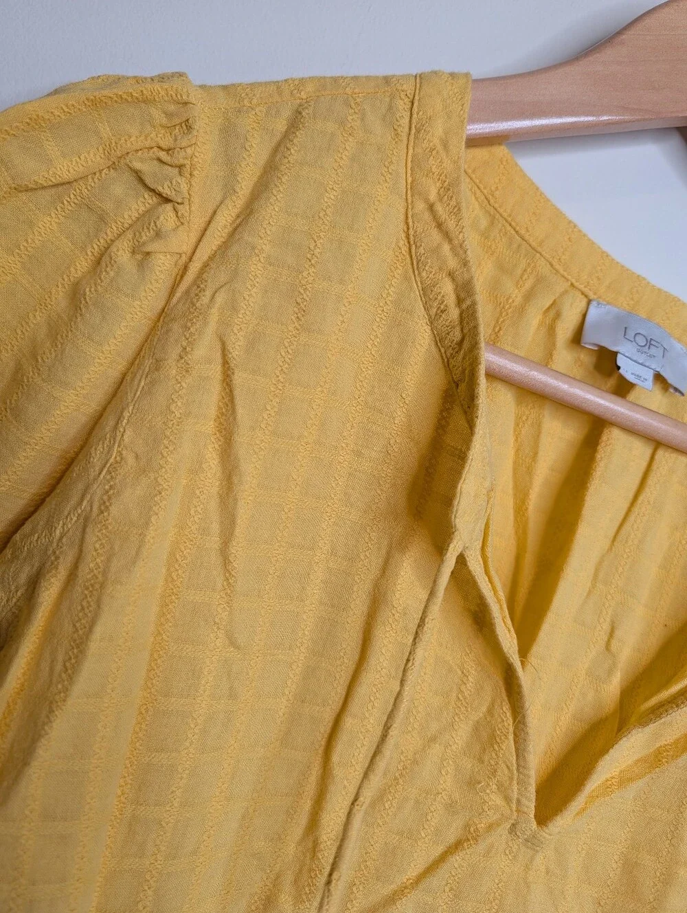 LOFT Outlet Yellow Textured Peplum Top Womens M Puff Sleeve Split V-Neck Boho